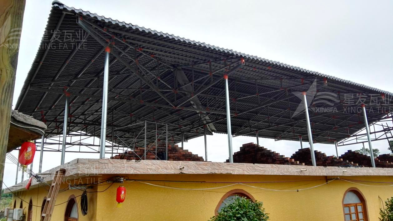 “鋼結(jié)構(gòu)+合成樹脂瓦”屋面建筑體系已被普遍應(yīng)用，促進行業(yè)發(fā)展