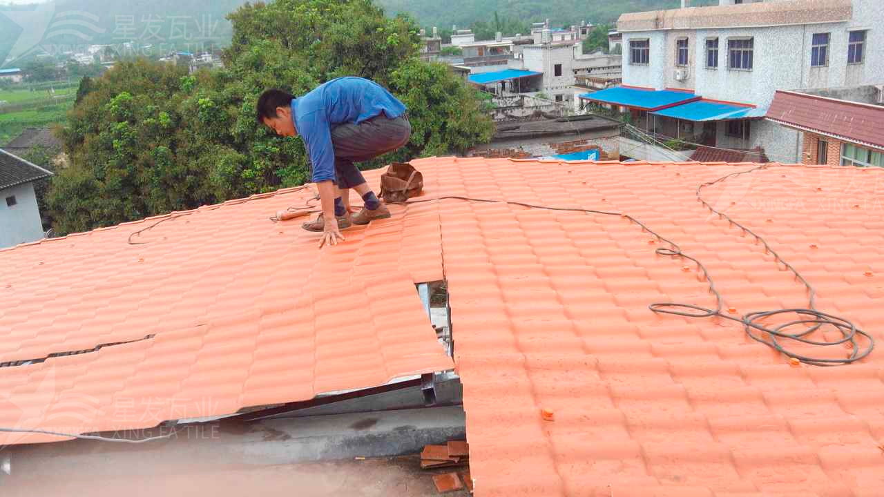 石家莊屋頂鋪設(shè)安裝合成樹脂瓦時，牢牢記住這3點，就不怕屋頂出問題！